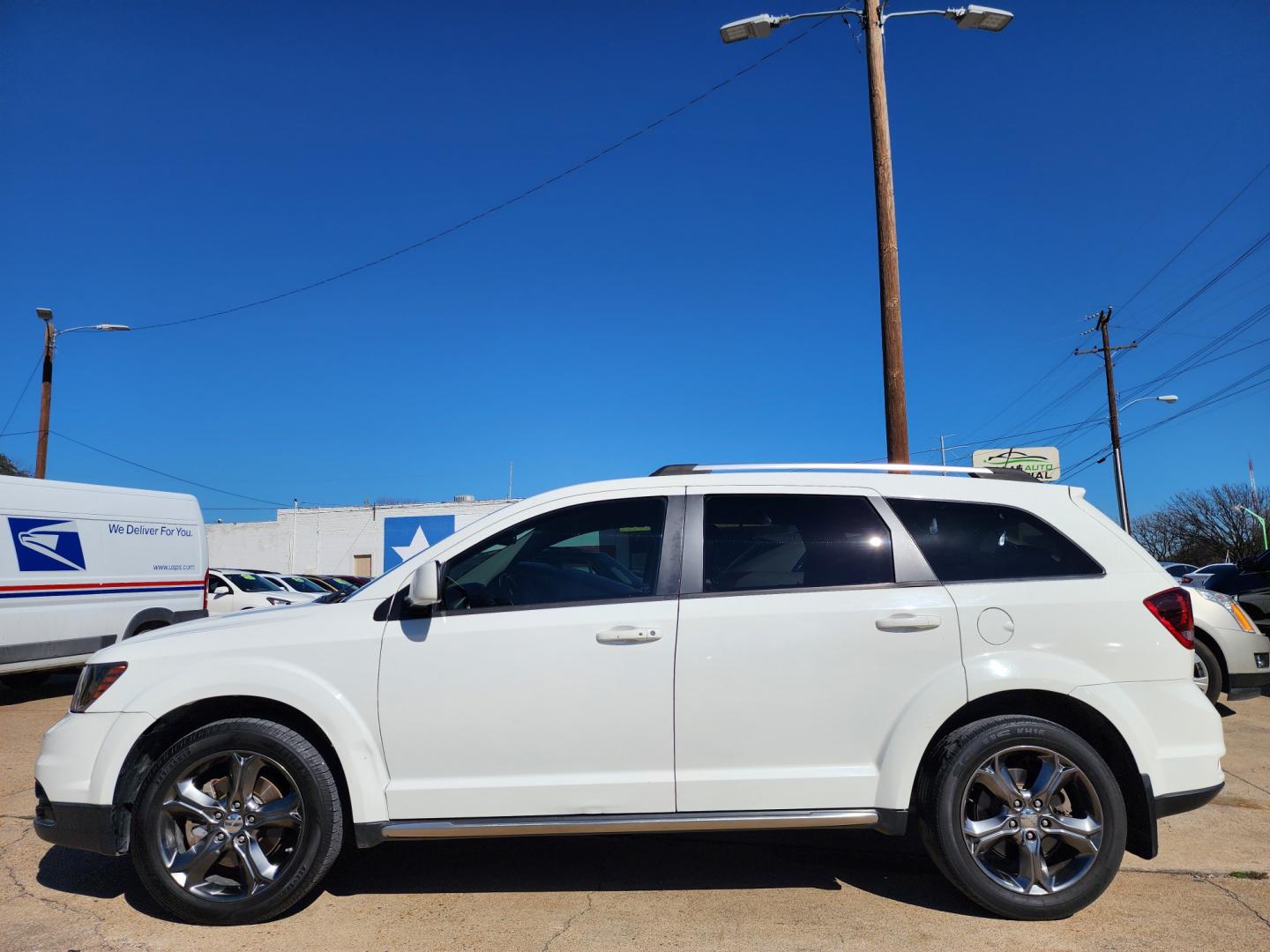 2014 DIAMOND WHITE /BLACK DODGE JOURNEY CROSSROAD CROSSROADS (3C4PDCGB0ET) , AUTO transmission, located at 2660 S.Garland Avenue, Garland, TX, 75041, (469) 298-3118, 32.885551, -96.655602 - CASH$$$$$$ SPORT UTILITY....MUST SEE! LIKE NEW INSIDE/OUT! This is a LOADED 2014 DODGE JOURNEY CROSSROAD! PUSH START! NAVIGATION! BACK UP CAMERA! HEATED SEATS! HEATED STEERING WHEEL! 3RD ROW! BLUETOOTH! Come in for a test drive today. We are open from 10am-7pm Monday-Saturday. Call us with any - Photo#6